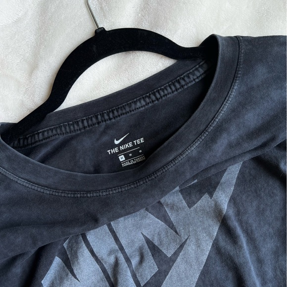 Nike Short Sleeve Cropped Tee - Loose Fit w/ Logo Size M - Picture 2 of 3